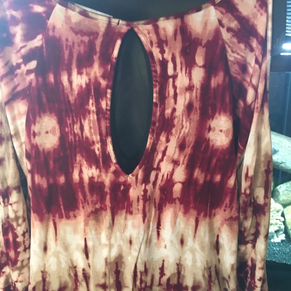 ❌Sold Tie-dyed cold shoulder shirt❌sold❌ - Picture 3 of 10